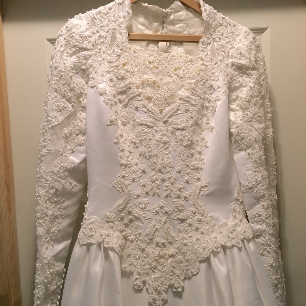 Wedding Dress 12 Salon Collection by Elena - Picture 3 of 13